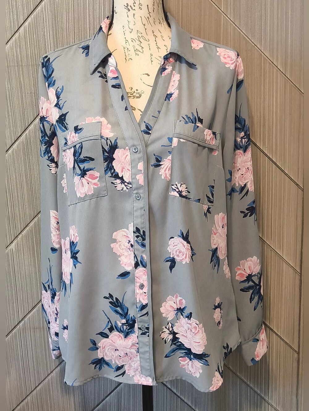 Candie's Gray Button-Front Floral Shirt with Pink Roses And Blue Foliage